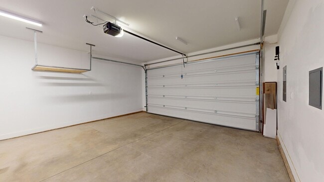 Building Photo - 1563 S Topaz Dr
