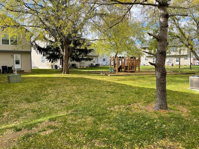 Building Photo - 4821 Lady Jane Ave