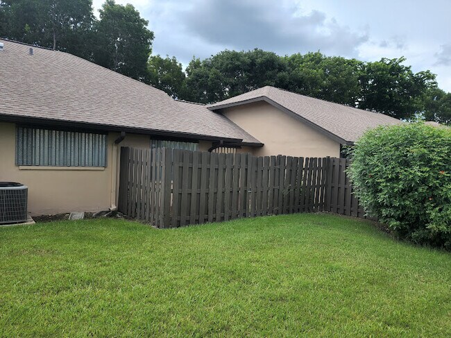 enclosed patio - 13121 Burningtree Ave