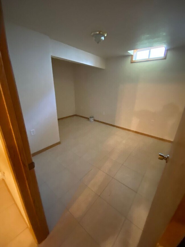 Building Photo - 649-401 Pearl-Henry
