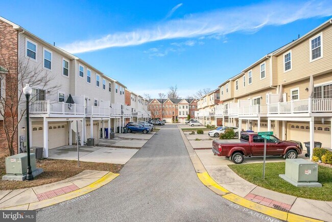 Building Photo - 2885 Falkirk Alley