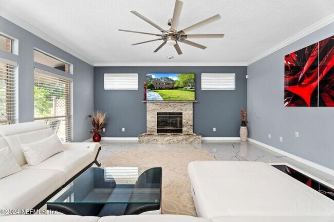 Building Photo - Fully Furnished Home