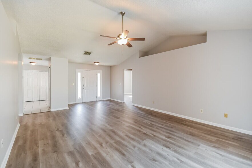 Building Photo - 4461 Cobblefield Cir W