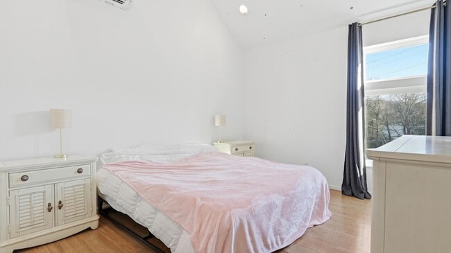 Building Photo - 207 Old Mountain Rd