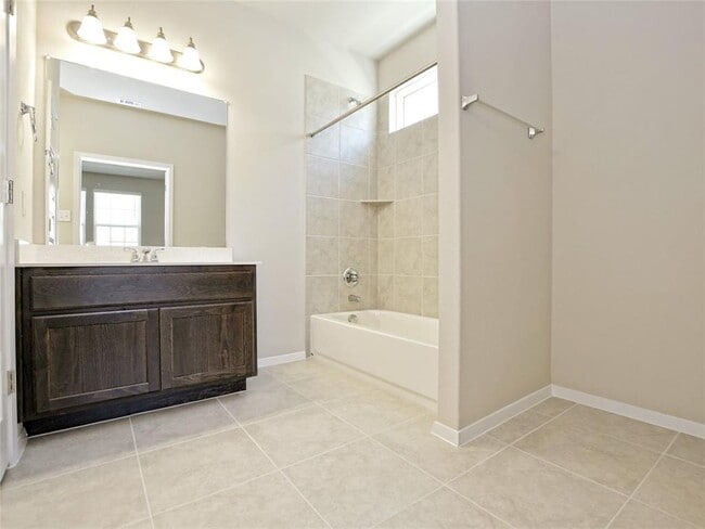 Building Photo - 164 Fabion St