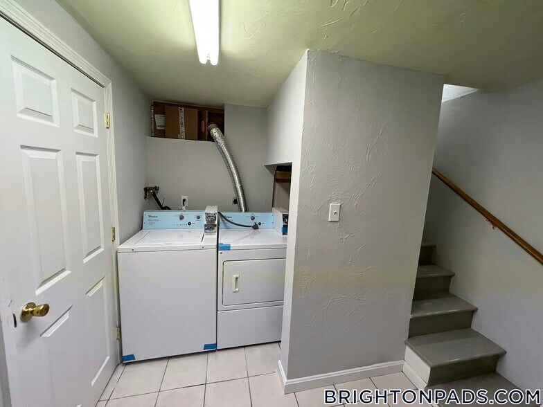 Building Photo - 72 Nonantum St