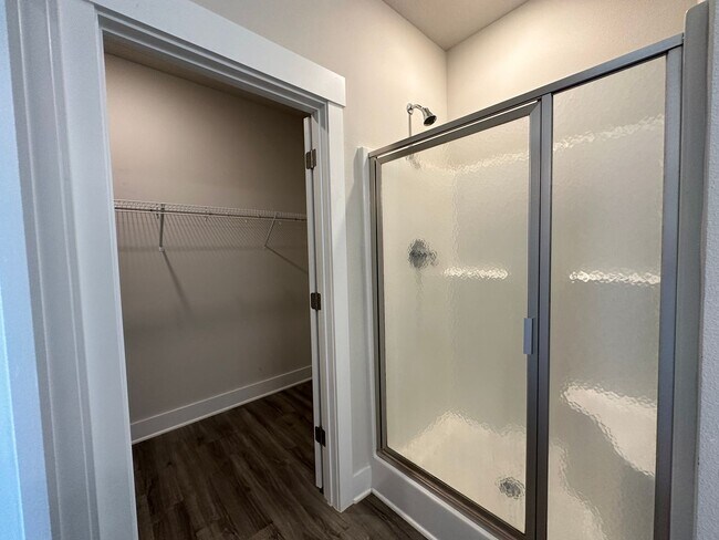 Building Photo - 4 Bedroom 3 Bath Craftsman Style Home off Beulah Rd!