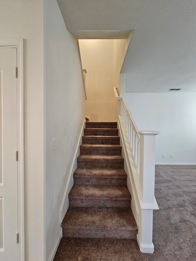 Building Photo - 8 Halsey Pl