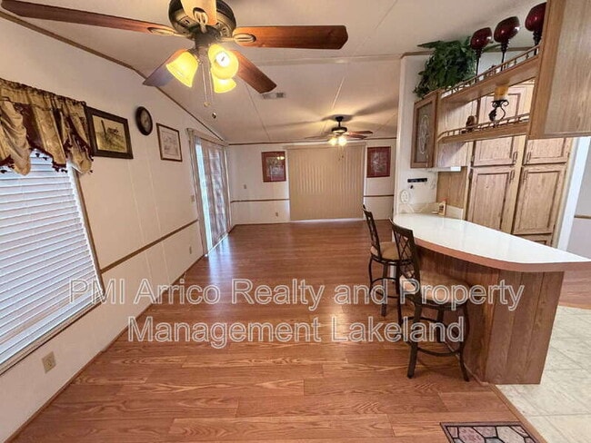 Building Photo - 1504 Valiant Dr