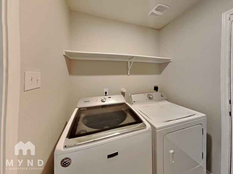 Building Photo - 14614 Fronted Goose