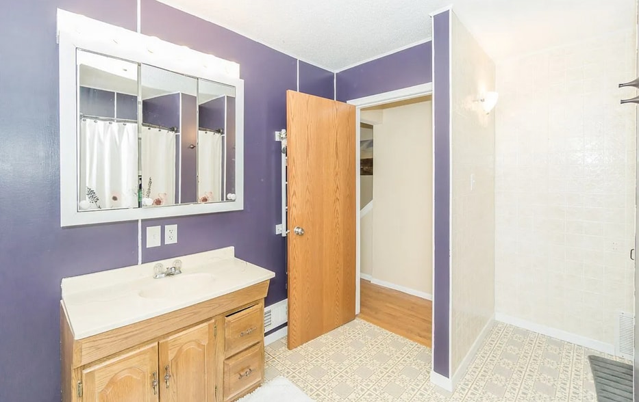 Main Floor Bath - 108 5th St NE