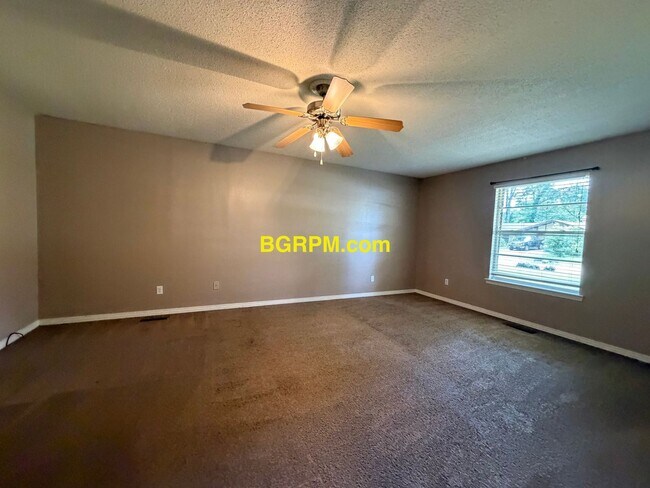 Building Photo - 119 Foxdell Cir