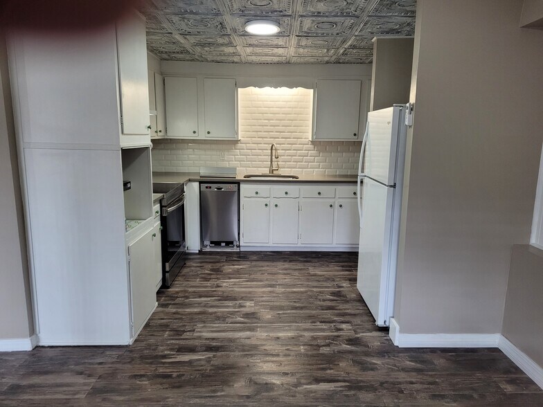 Building Photo - 967 Smoketree Dr