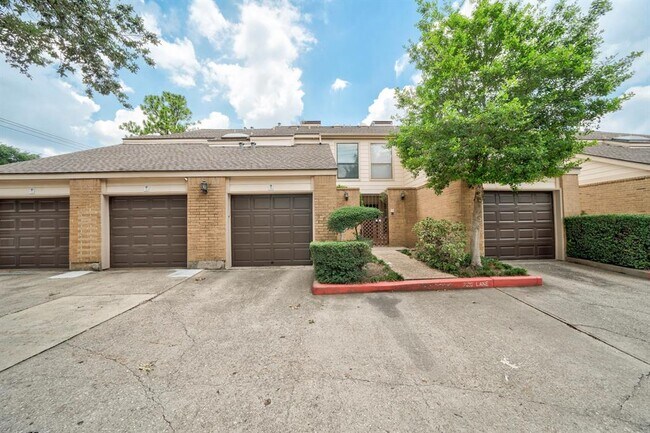 Building Photo - 2277 S Kirkwood Rd