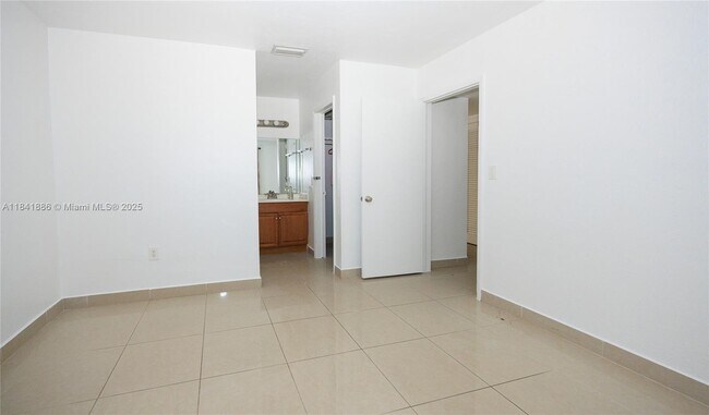 Building Photo - 9300 SW 77th Ave