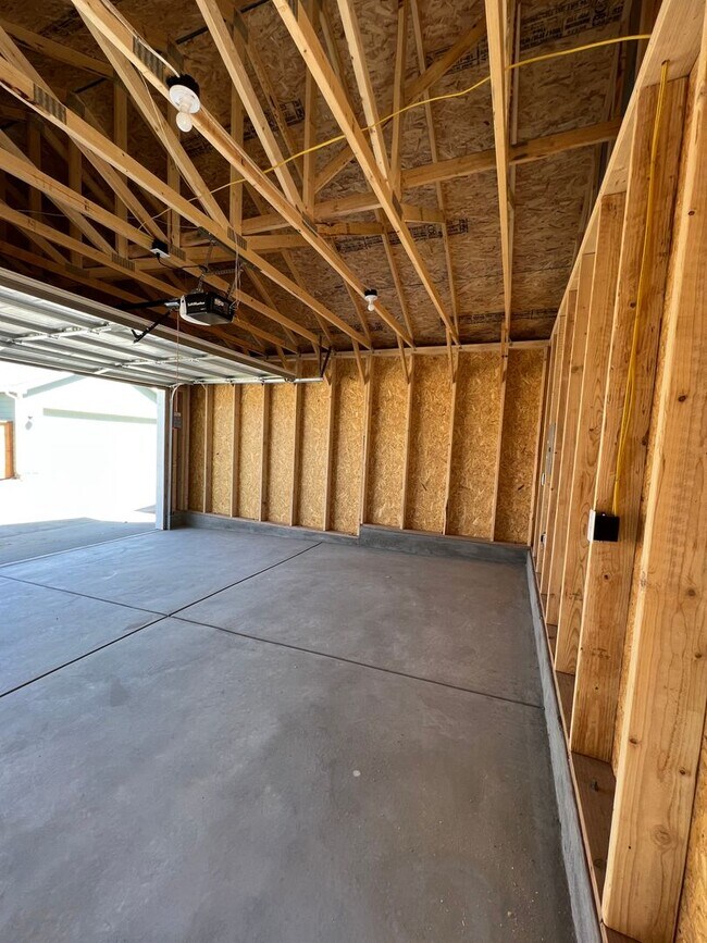Building Photo - 2B/2B Berthoud Ranch Style Home Built with...