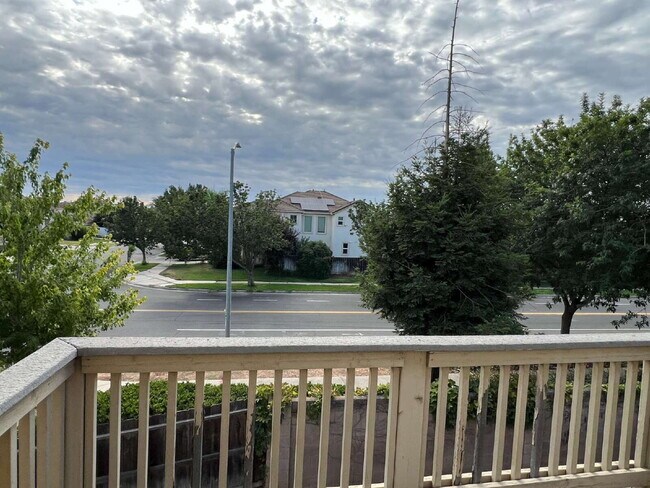 Building Photo - "Spacious 4-Bedroom Haven in Merced with 3 Full Baths & Elegant Granite Countertops!"