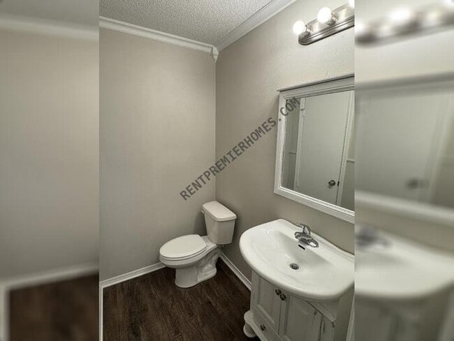 Building Photo - 2111 Pattywood Dr