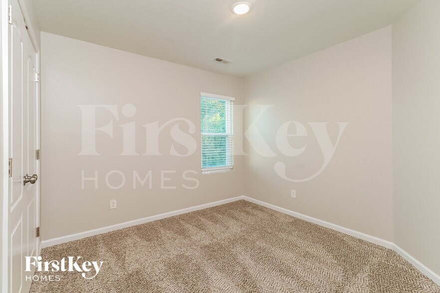 Building Photo - 7429 Hidden Creek Dr