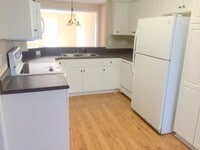 Building Photo - 221 Sunview Dr