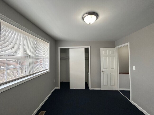 Building Photo - Baltimore - 2 Bedrooms and 1 bath Available!
