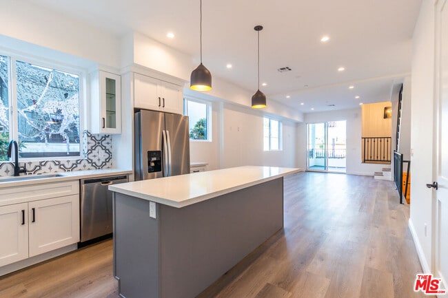 Building Photo - 5323 Ben Ave