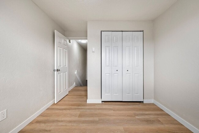 Building Photo - Fantastic 3-Bedroom, 1.5-Bath Duplex With landscaping Included!