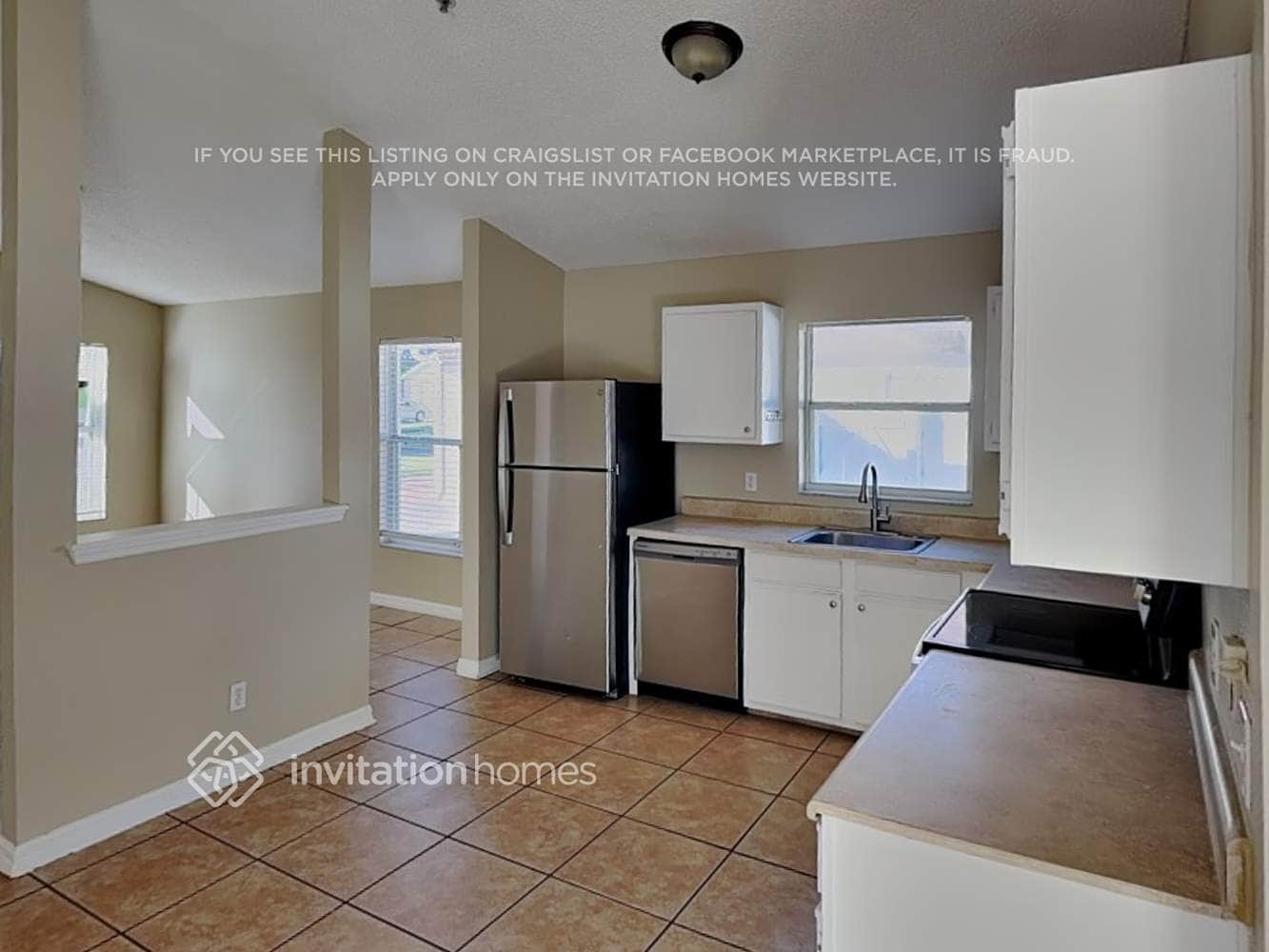 Building Photo - 9624 Hollyhill Dr