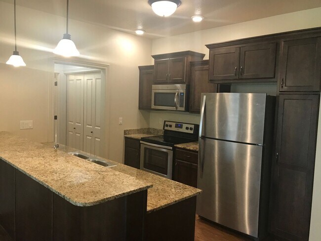 Building Photo - 2724 Bobcat Dr