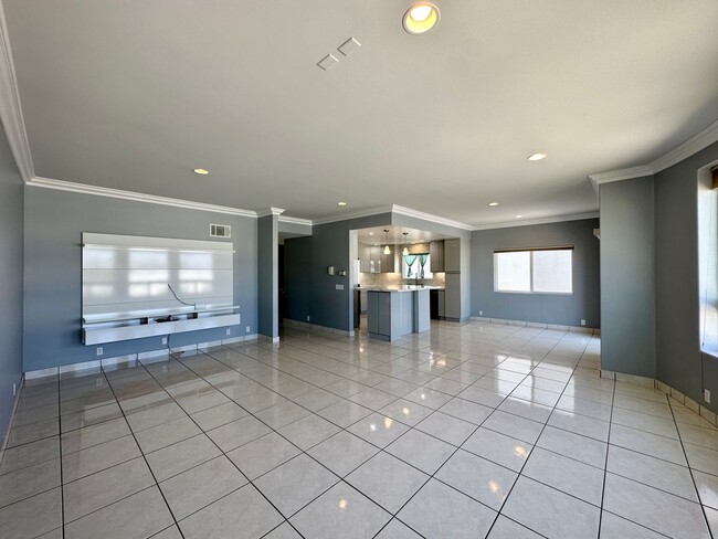 Building Photo - 4053 Sunset Ln
