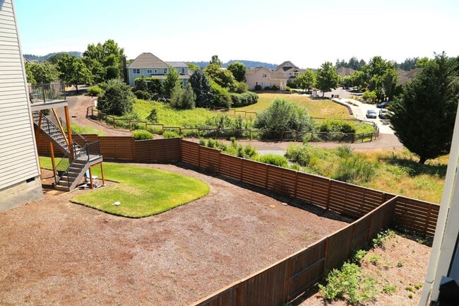 Building Photo - Short Term Leases! Furnished, Low Maintenance, Sweeping Views
