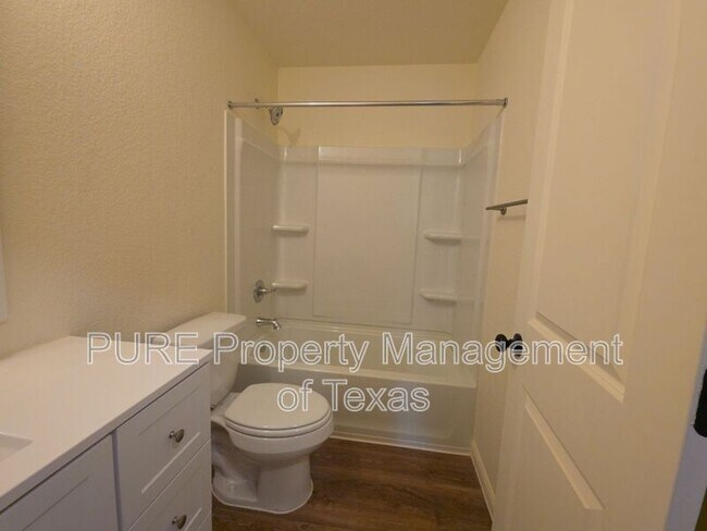 Building Photo - 2002 W 2nd St