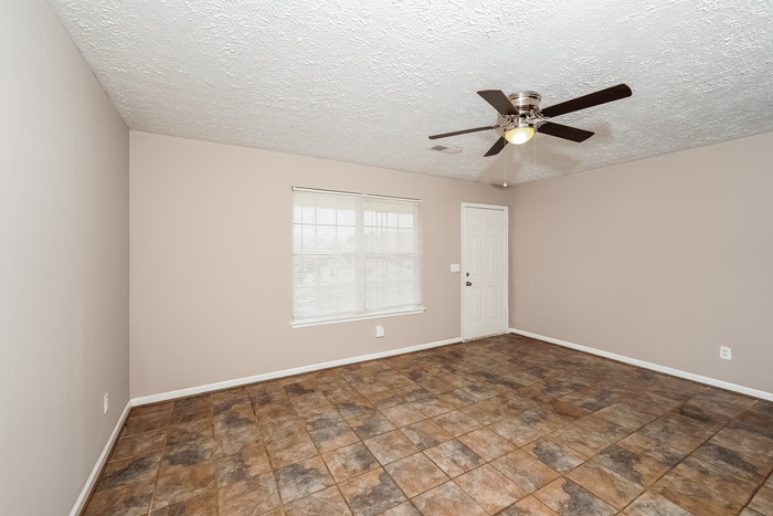 Building Photo - 123 Dogwood Cir