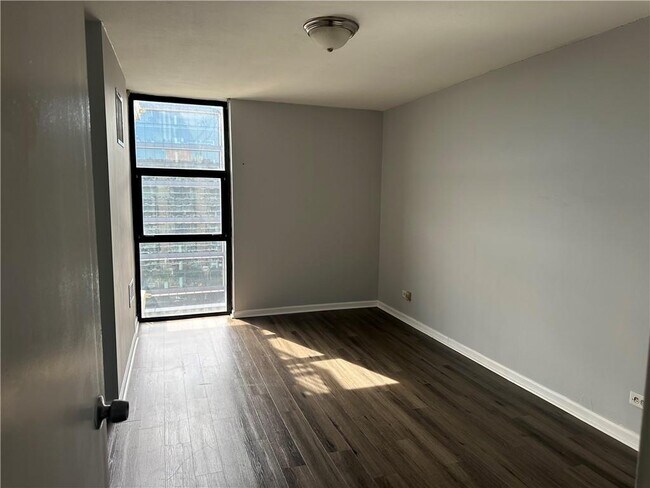 Building Photo - 620 Peachtree St NE