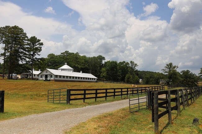 Building Photo - 81 Saddlebred Wy