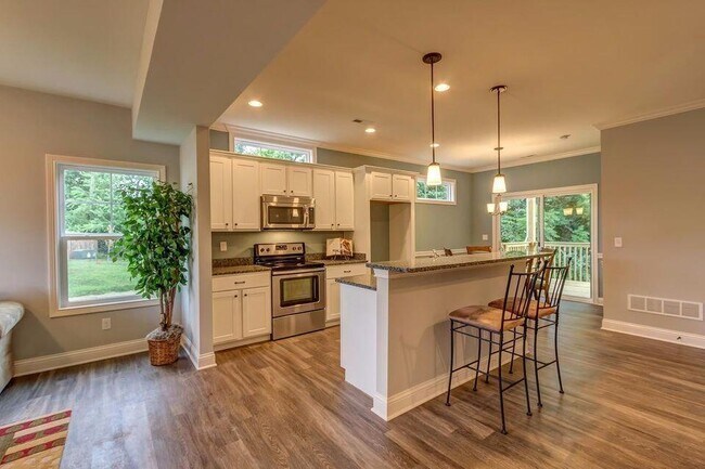 Building Photo - 106 Pinnacle Pt