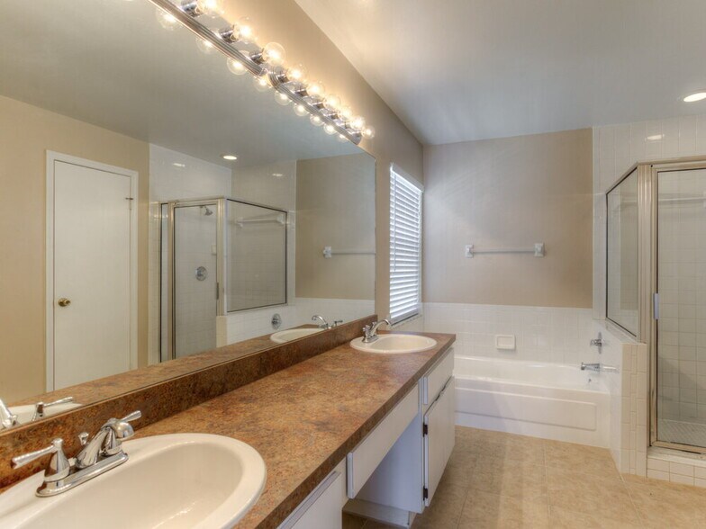 Building Photo - 1724 Elk Spring Dr
