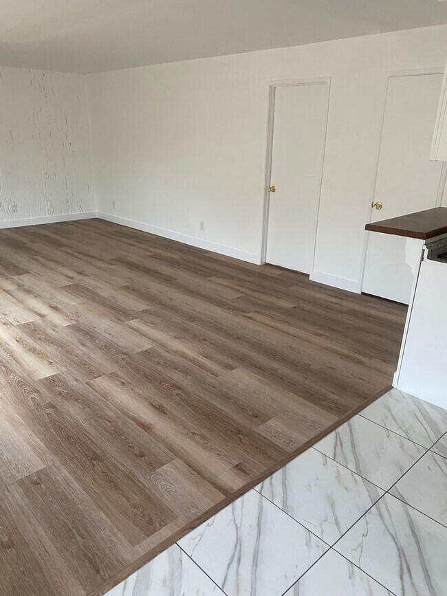 Building Photo - 12554 Brookshire Ave