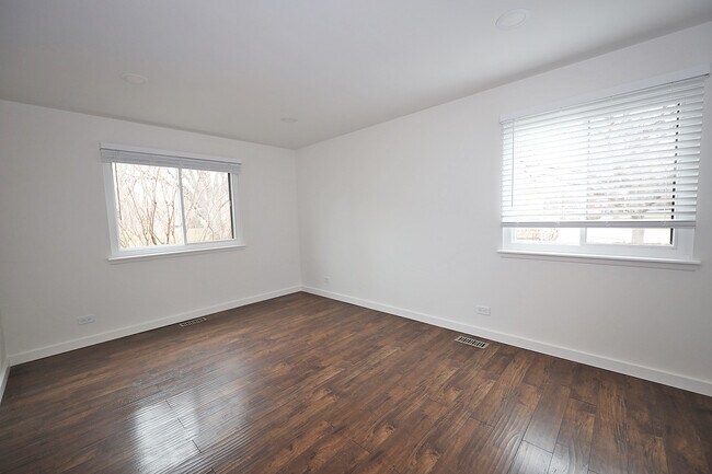 Building Photo - 48 Lambert Dr