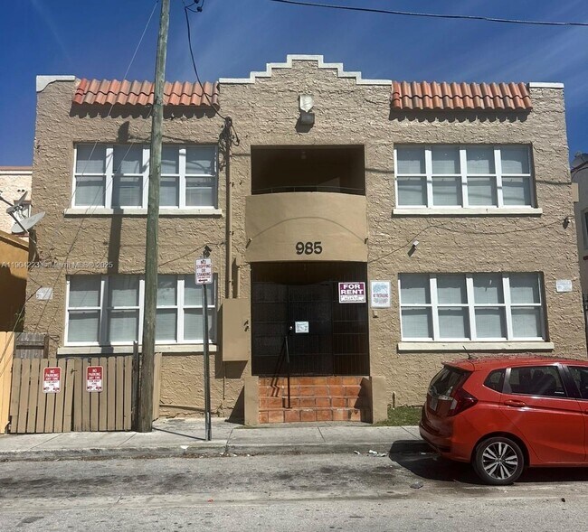 Building Photo - 985 SW 5th St