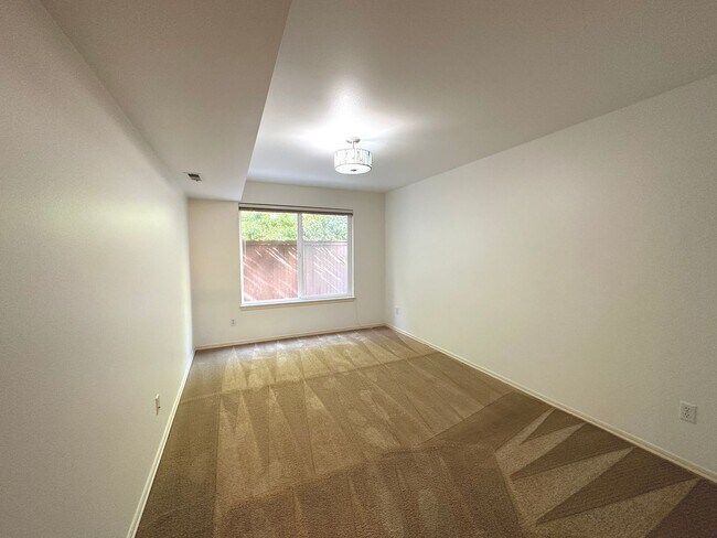 Building Photo - 3Bd/2.5Ba Kirkland House