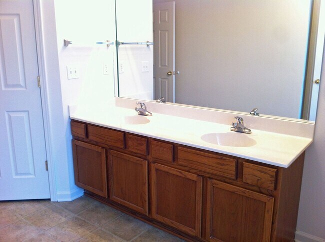 Building Photo - COMING SOON! Lovely, Upscale Home! All Ele...