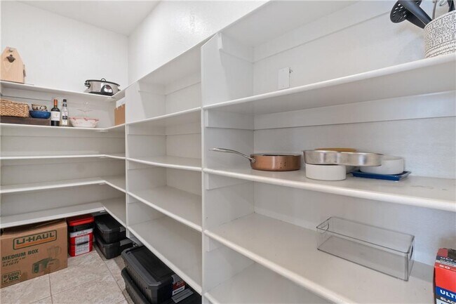 Building Photo - 5702 S 60th Pl