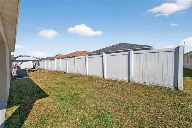 Building Photo - 11812 Lynmoor Dr