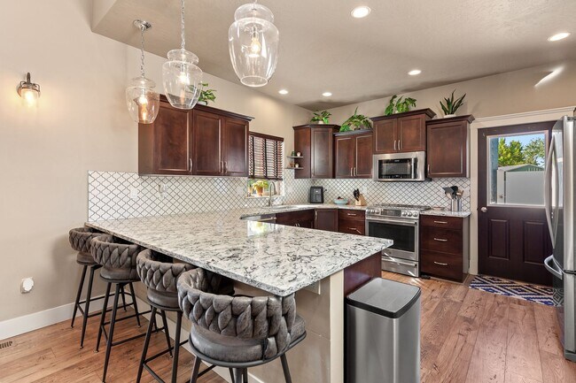 Building Photo - Beautiful, Executive  Home on Cul de Sac i...