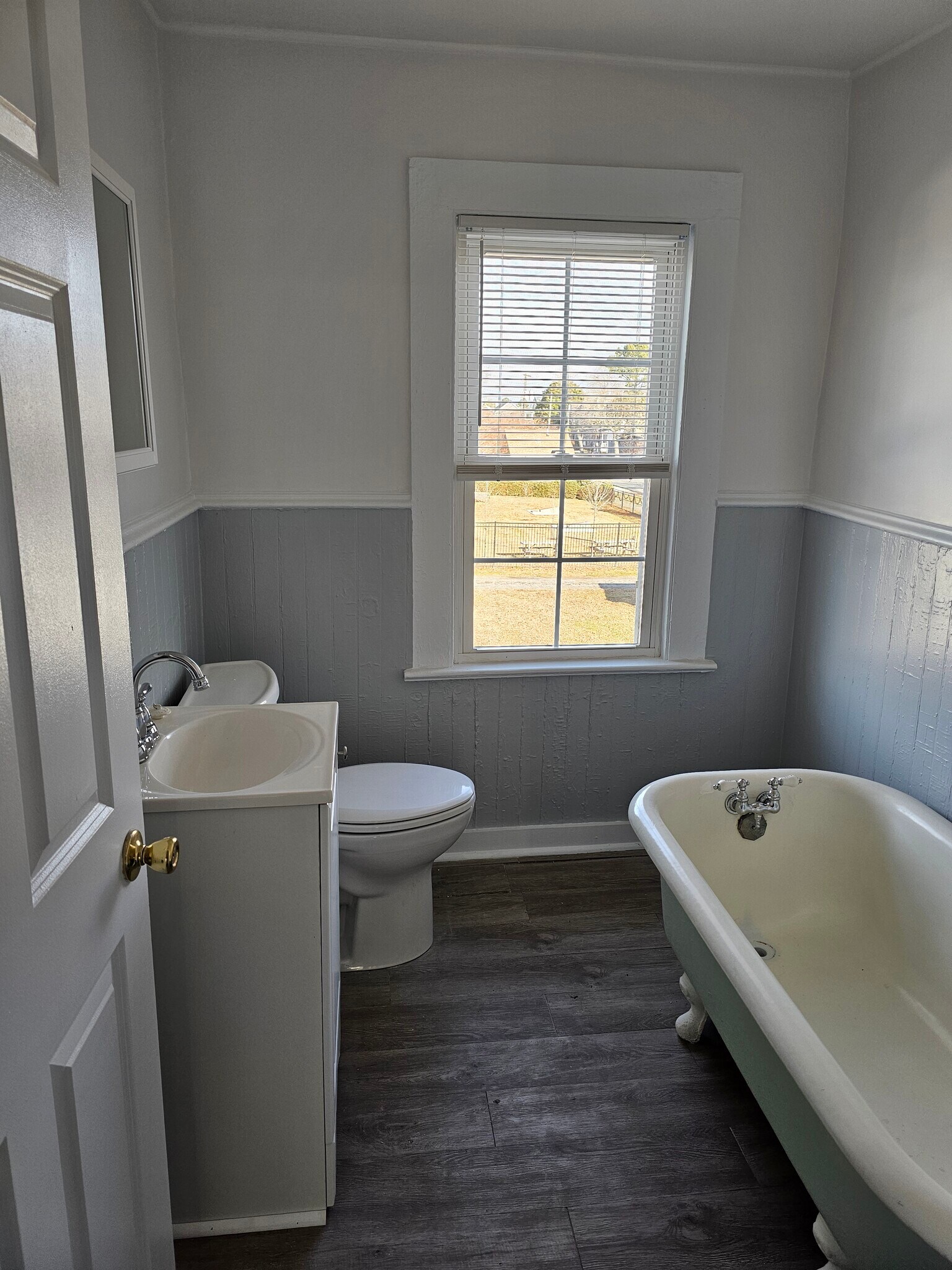 Upstairs Bathroom - 421 Tazewell Ave