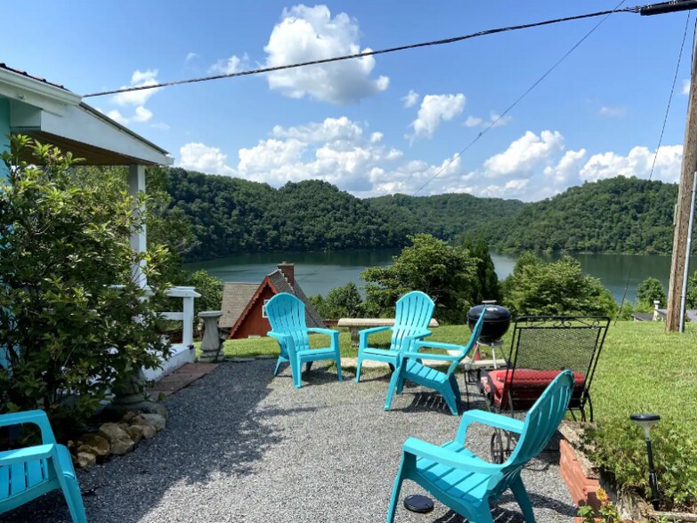 Building Photo - 1692 Falling Water Rd