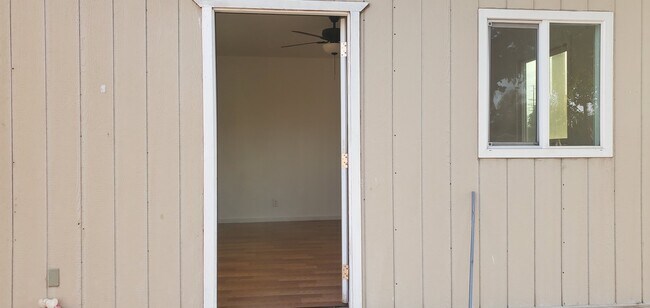 Building Photo - 8075 Sunnyside Ave