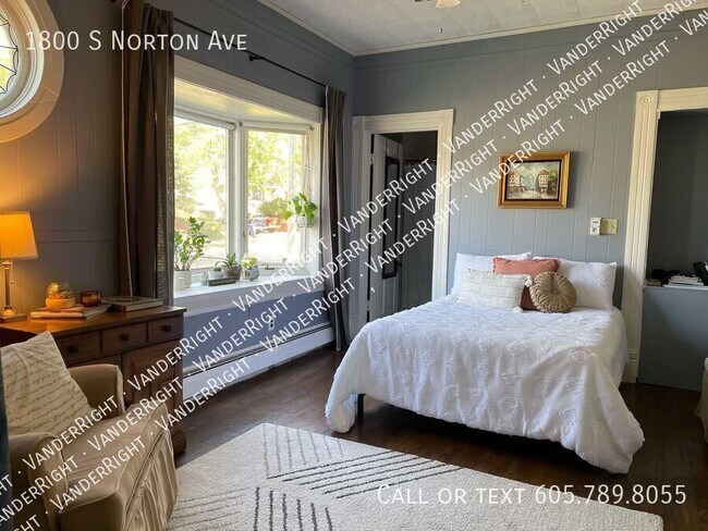 Primary Photo - 1800 S Norton Ave