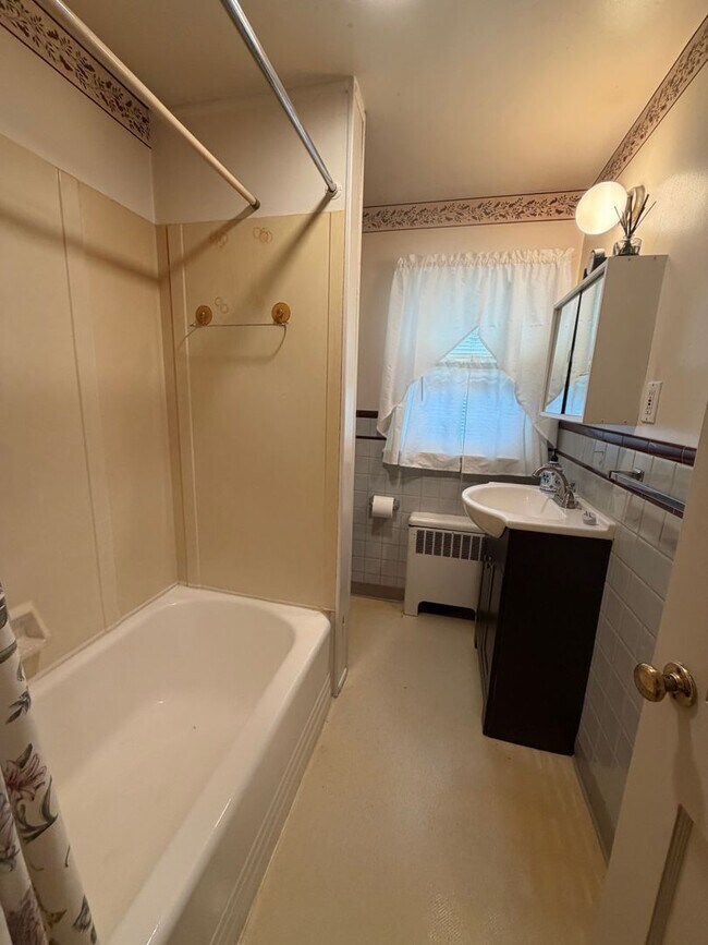 Building Photo - Grandview Heights 3 bd home